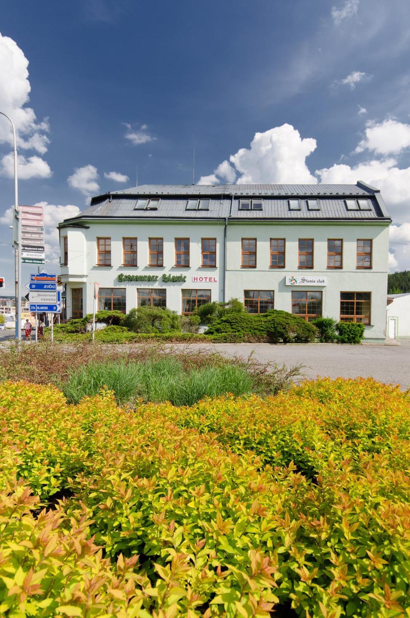 Hotel Slavia Boskovice Exteriör bild